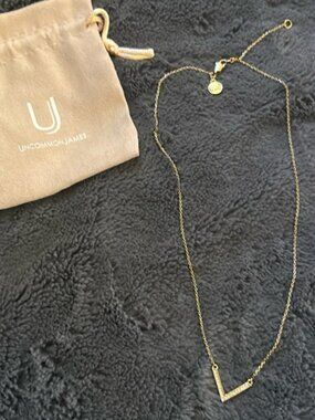 EUC MICHAEL KORS GOLD NECKLACE